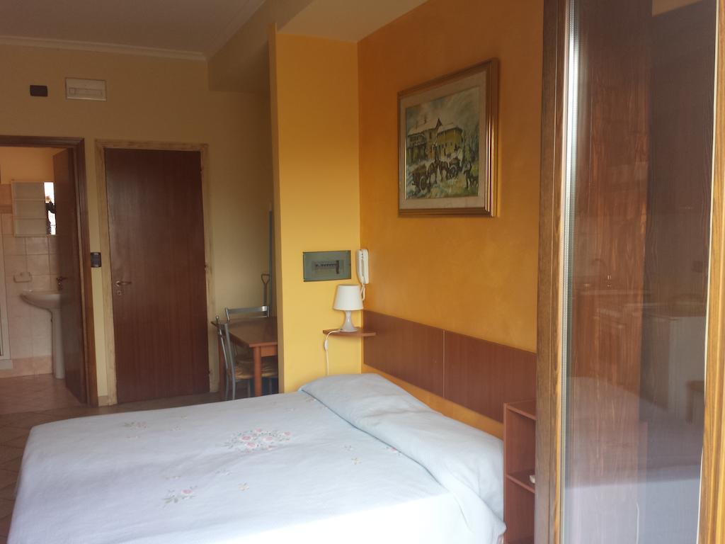 Appartamenti Centrali Giardini-Naxos Pokój zdjęcie